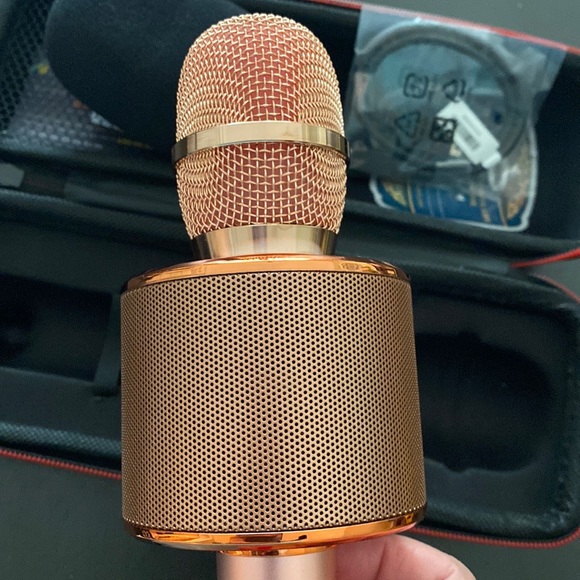 BONAOK Wireless Bluetooth Karaoke Microphone with case- New - Picture 4 of 8